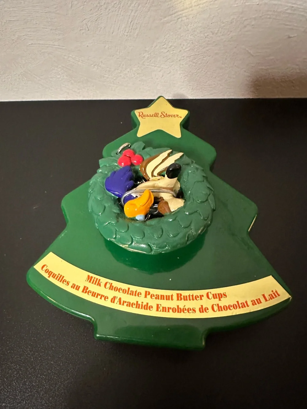 Vtg Looney Tunes Russell Stover Christmas Tree Box with Ornament Plastic Collect